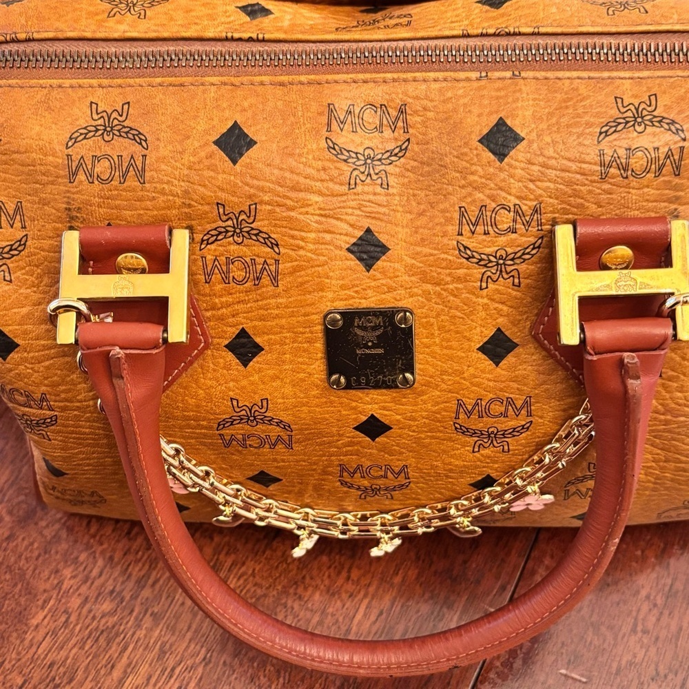 MCM AUTHENTIC EUC BOSTON ICONIC MONOGRAM LOGO CROSSBODY BAG COA & SERIAL NUMBER - Picture 10 of 13